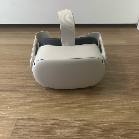 Oculus Quest 2 - Picture 2 of 3